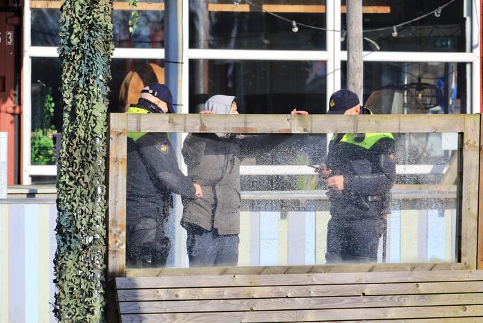 Grote politiemacht tijdens koffiedrinken' op Zwitsal Terrein