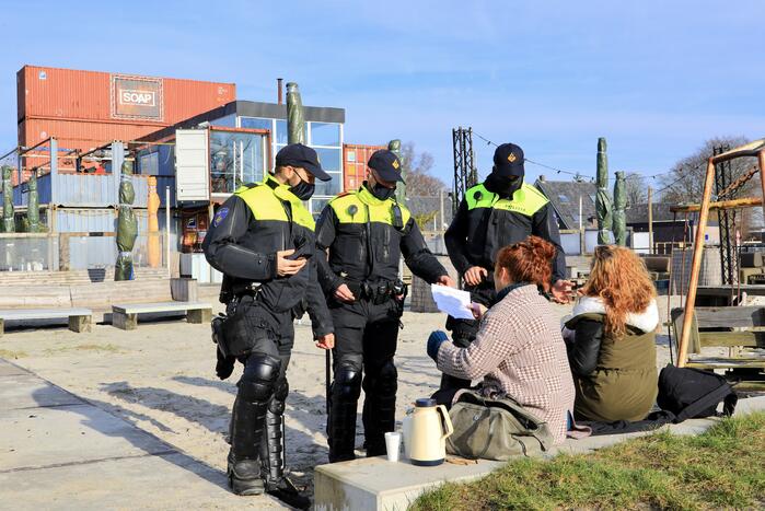 Grote politiemacht tijdens koffiedrinken' op Zwitsal Terrein