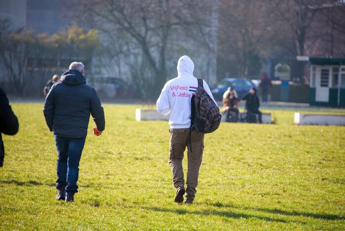 Grote politiemacht tijdens koffiedrinken' op Zwitsal Terrein