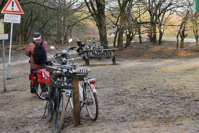 Parkeerplaatsen natuurgebieden vol