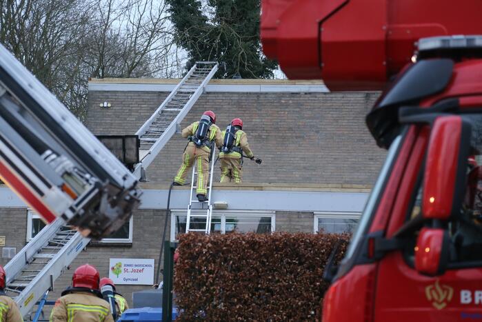 Explosie op dak van school