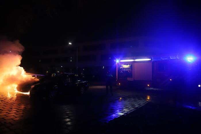 Wederom auto volledig uitgebrand