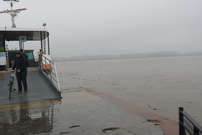 Water van De Waal komt steeds hoger