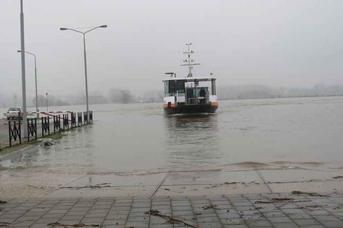 Water van De Waal komt steeds hoger