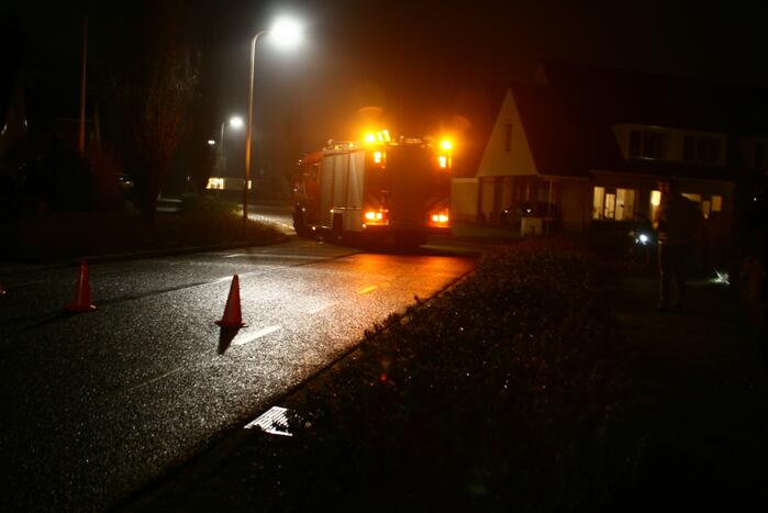 Brandweer haalt patiënt uit woning