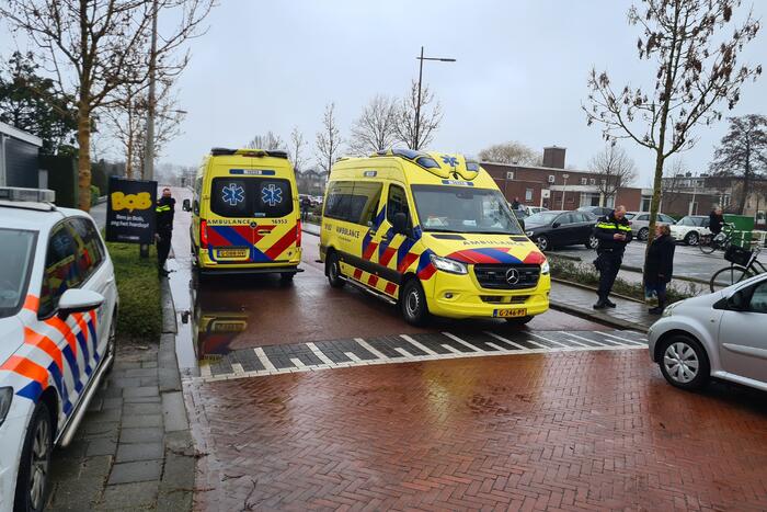 Overstekende fietsster gewond bij botsing met auto