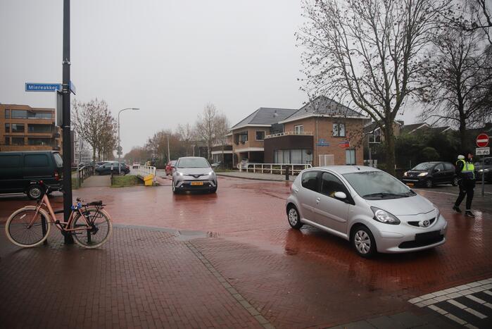 Overstekende fietsster gewond bij botsing met auto