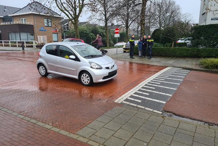 Overstekende fietsster gewond bij botsing met auto