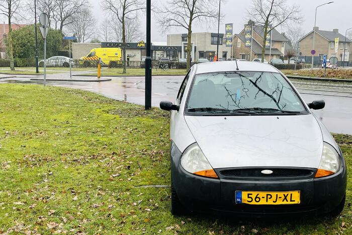 Fietser gewond na ongeval op rotonde