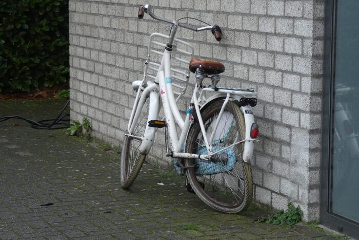 Fietser gewond na ongeval op rotonde