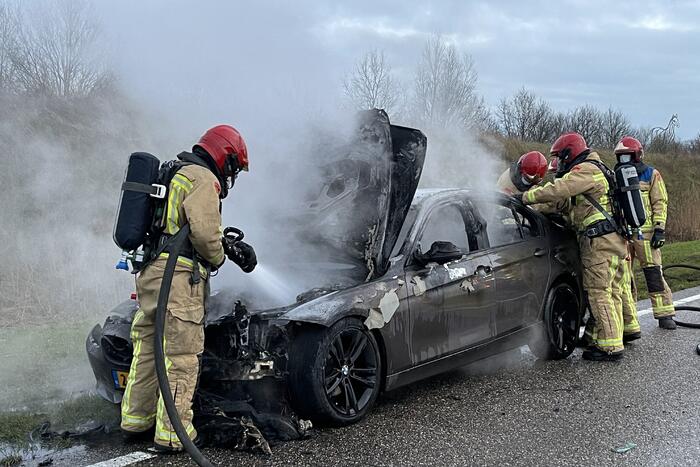 Auto gaat in vlammen op