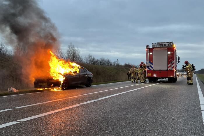 Auto gaat in vlammen op