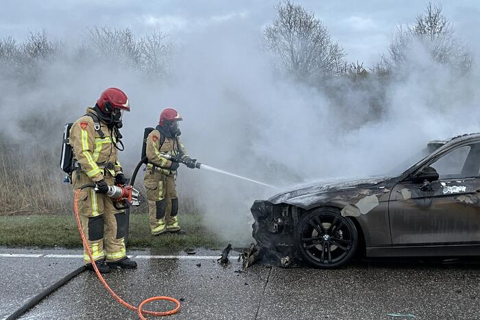 Auto gaat in vlammen op