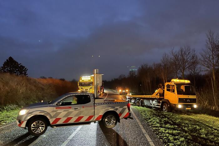 Berger wijkt uit en raakt van de weg