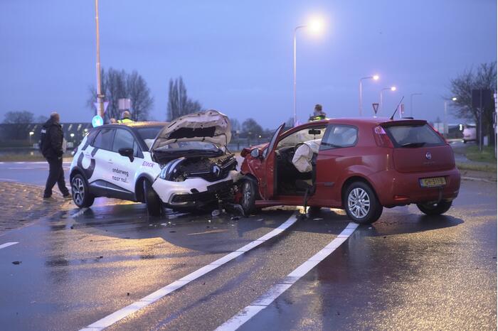 Veel schade bij frontale aanrijding