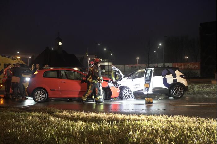 Veel schade bij frontale aanrijding