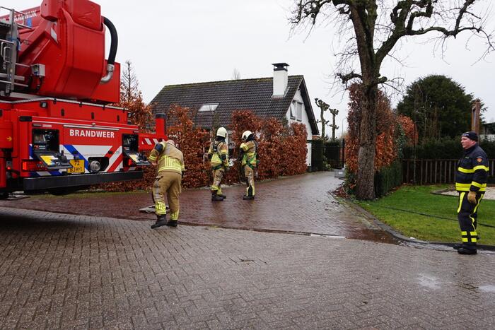 Brand in schoorsteen van woning