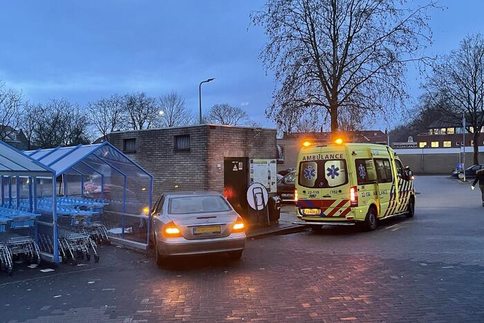 Automobilist richt ravage aan bij Albert Heijn