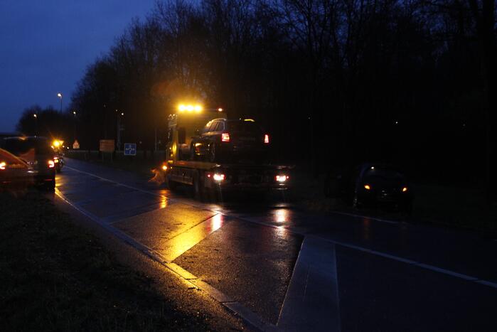 Twee voertuigen botsen op elkaar