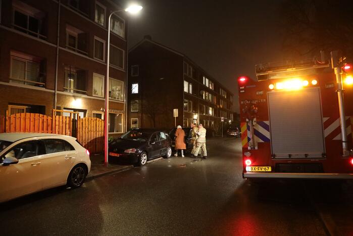 Brandweer doet onderzoek naar benzinelucht in appartementencomplex