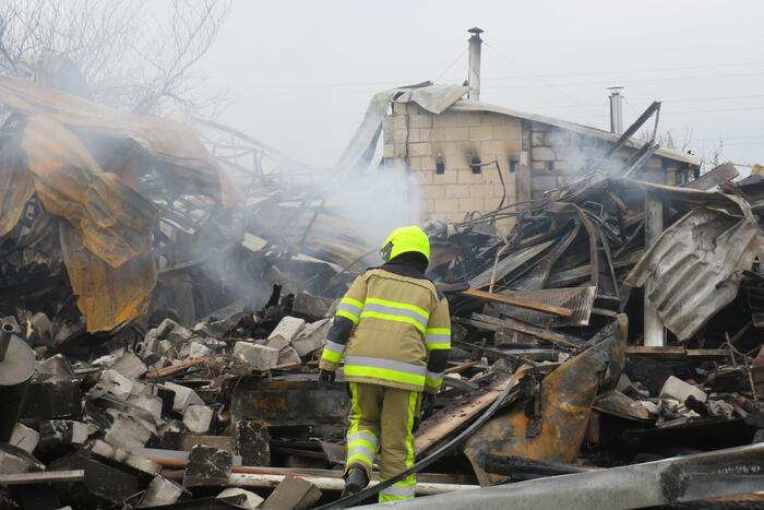 Enorme schade na grote brand in loods