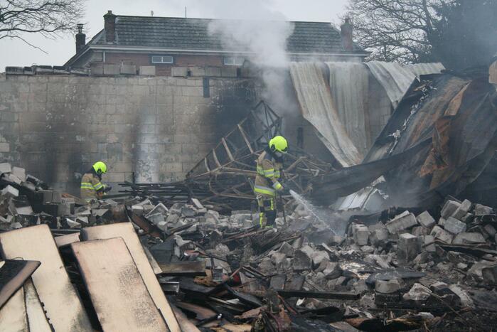 Enorme schade na grote brand in loods