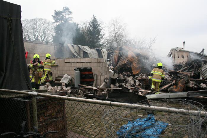 Enorme schade na grote brand in loods