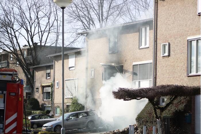 Uitslaande brand in woning na explosie