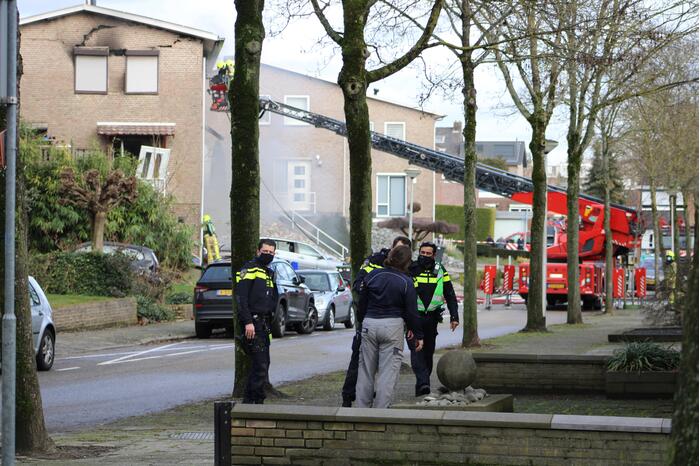 Uitslaande brand in woning na explosie