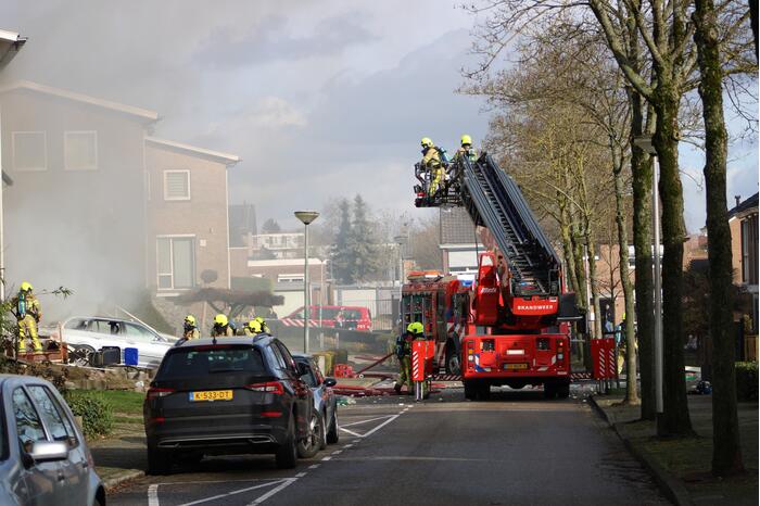 Uitslaande brand in woning na explosie