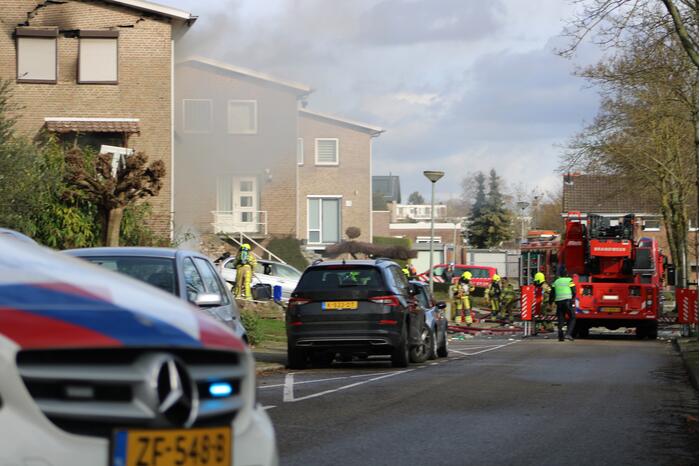 Uitslaande brand in woning na explosie