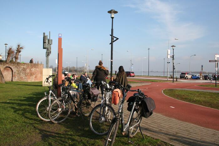 Hoogwater de Waal trekt veel bekijks