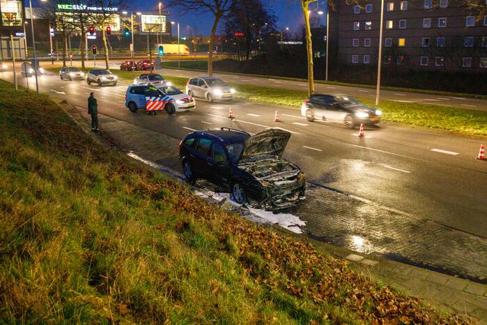 Auto vliegt spontaan in brand na onderhoudsbeurt