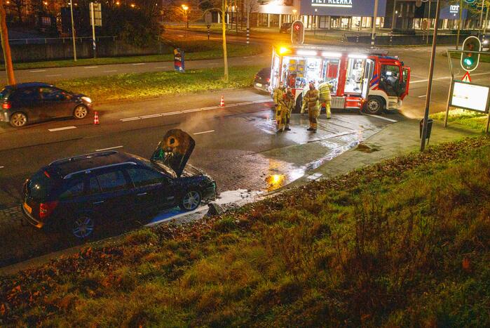 Auto vliegt spontaan in brand na onderhoudsbeurt
