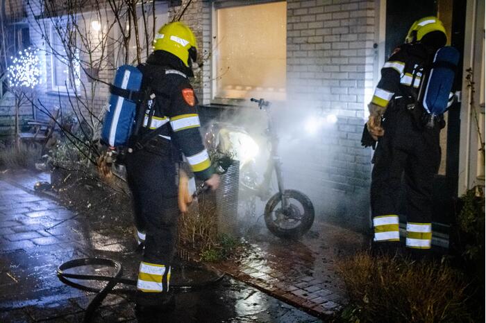 Scooter in brand gestoken