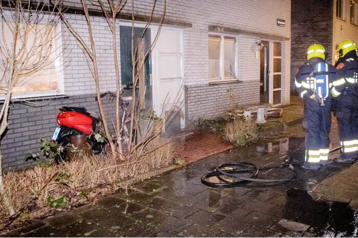 Scooter in brand gestoken