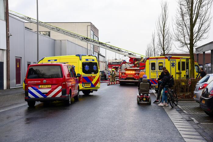 Drie gewonden bij brand op dak banketbakkerij Uljee