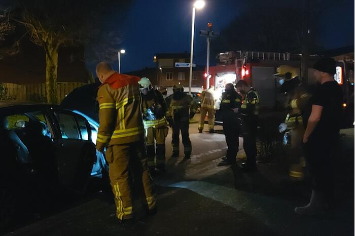 Brand onder motorkap tijdens rijden