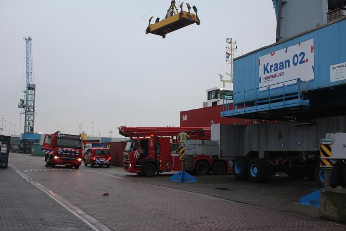 Persoon ernstig gewond na val in ruim van schip