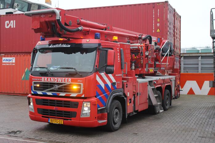 Persoon ernstig gewond na val in ruim van schip