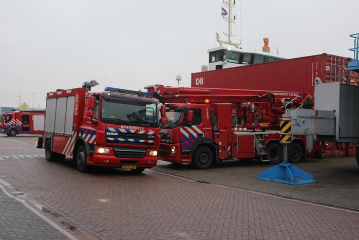 Persoon ernstig gewond na val in ruim van schip