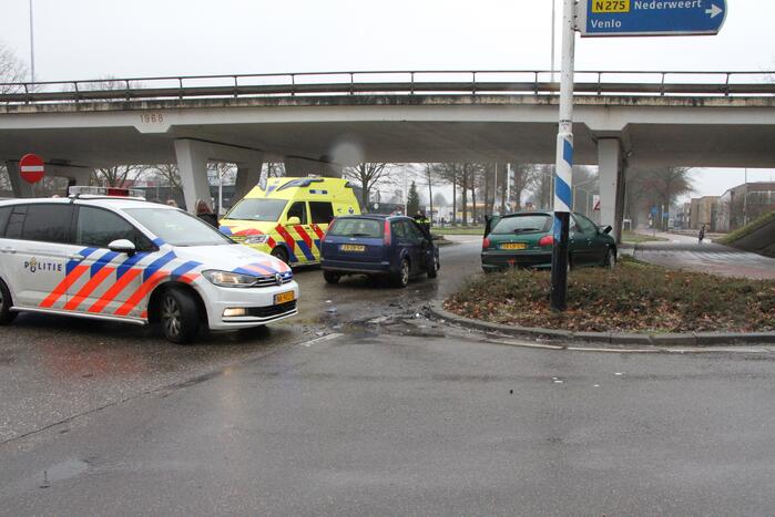 Forse schade na aanrijding tussen twee voertuigen