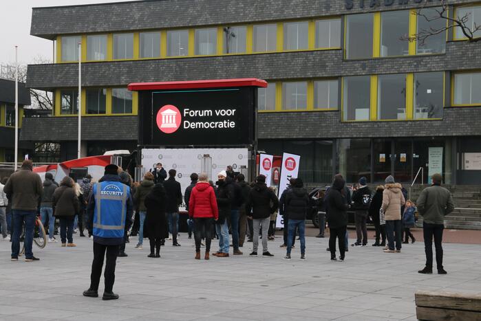 Thierry Baudet bij campagne Forum voor Democratie bij het stadhuis in Doetinchem