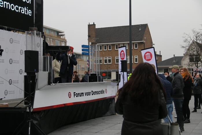 Thierry Baudet bij campagne Forum voor Democratie bij het stadhuis in Doetinchem