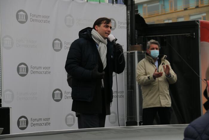 Thierry Baudet bij campagne Forum voor Democratie bij het stadhuis in Doetinchem