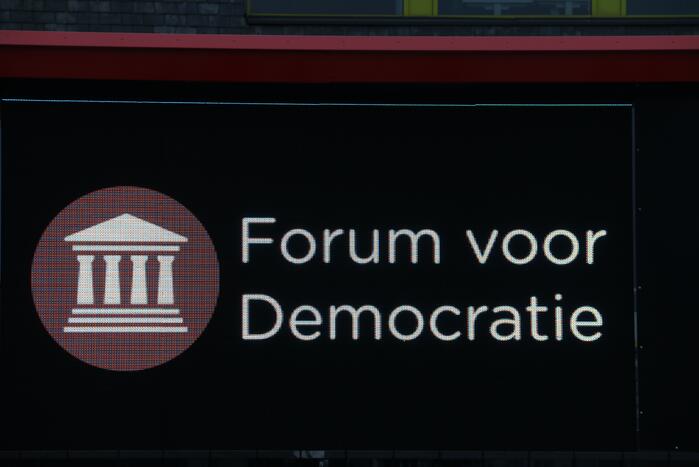Thierry Baudet bij campagne Forum voor Democratie bij het stadhuis in Doetinchem