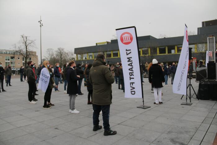 Thierry Baudet bij campagne Forum voor Democratie bij het stadhuis in Doetinchem
