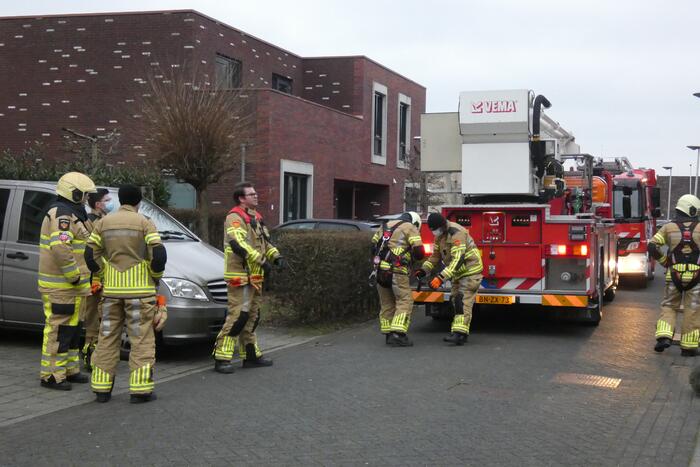 Dakbedekking dreigt los te waaien