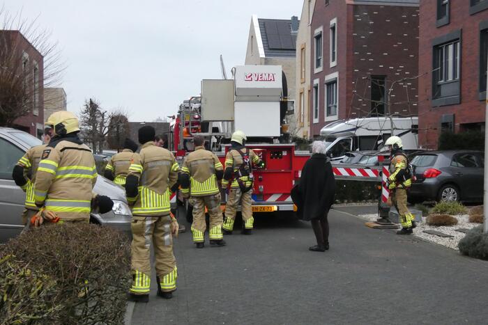 Dakbedekking dreigt los te waaien