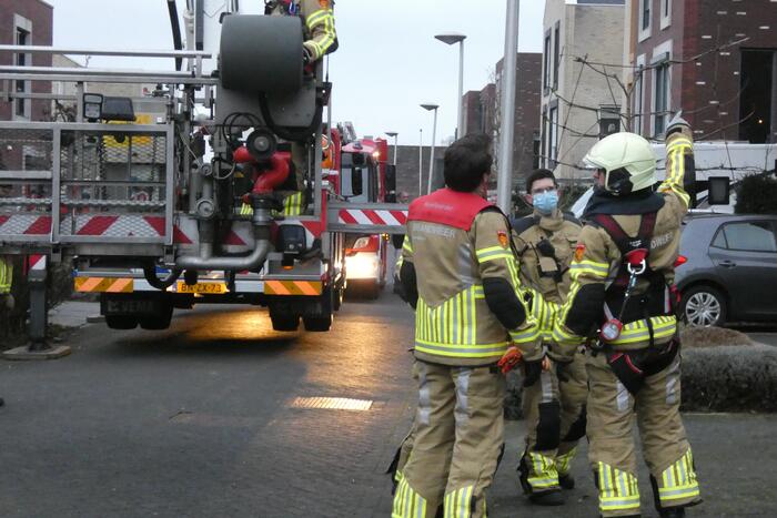 Dakbedekking dreigt los te waaien